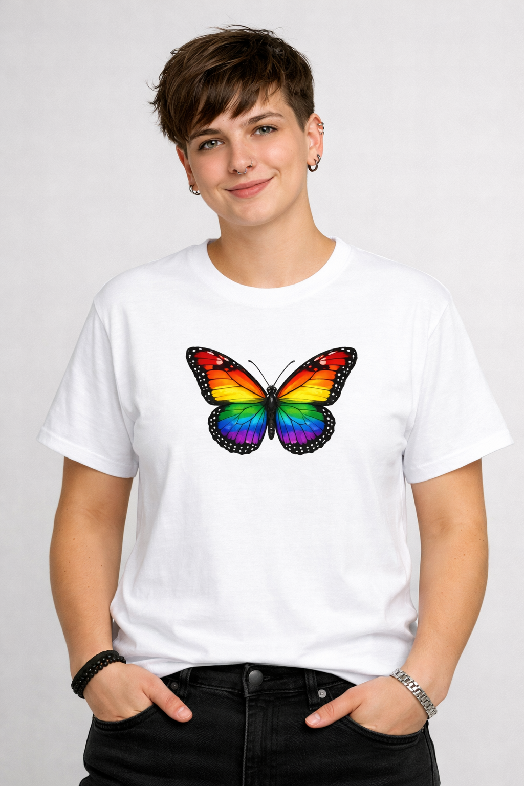 Pride Sommerfugl T-skjorte – Fri, fargerik og stolt
