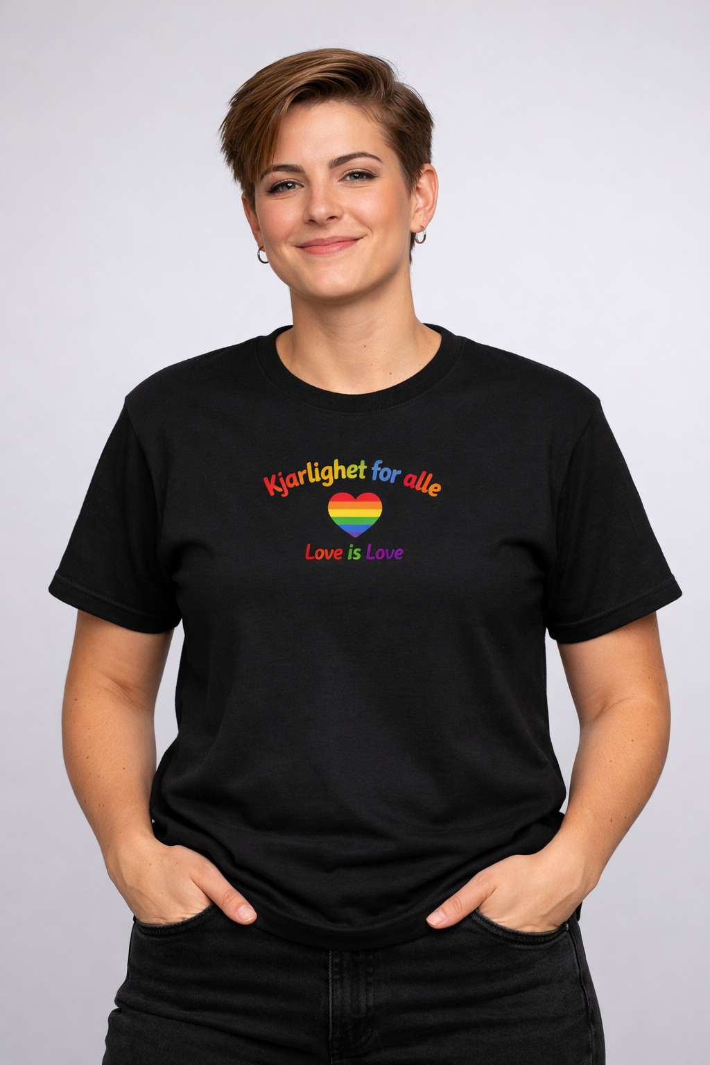 Kjærlighet for alle. Love is love – Pride T-skjorte