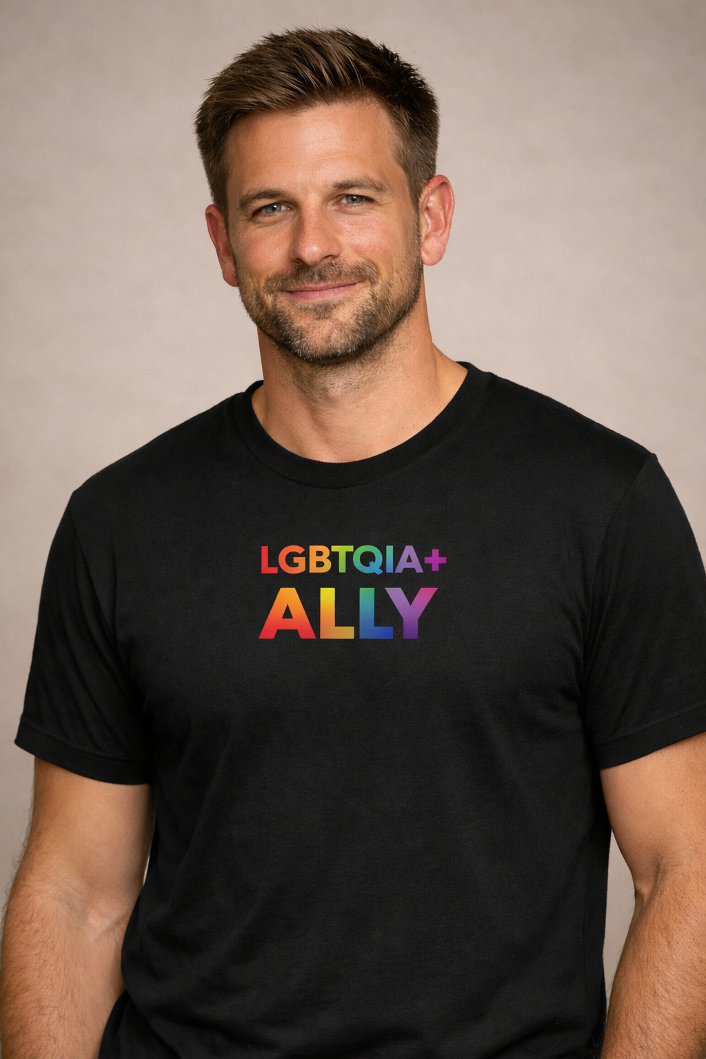 LGBTQIA+ Ally – Pride T-skjorte med stort midttrykk