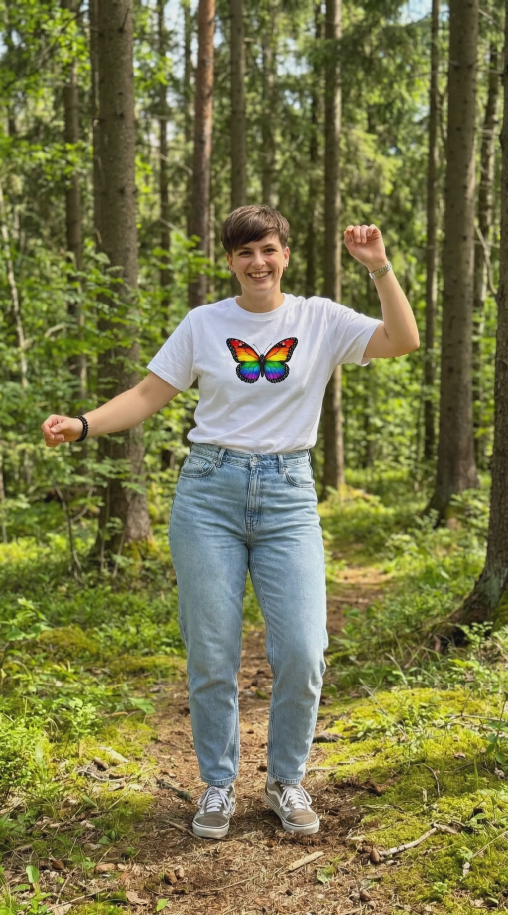 Pride Sommerfugl T-skjorte – Fri, fargerik og stolt