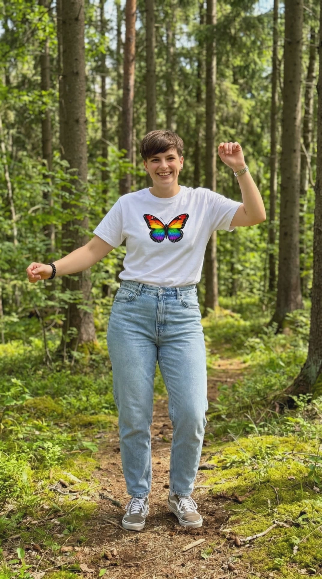 Pride Sommerfugl T-skjorte – Fri, fargerik og stolt